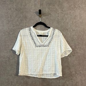 Universal Thread V-Neck Cropped White & Black Embroidered Top Grid Print Floral